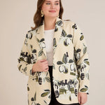 Ανοιξιάτικο σακάκι με φρέσκο μοτίβο με φύλλα σε μπεζ χρώμα σε μεγάλα μεγέθη