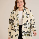 Ανοιξιάτικο σακάκι με φρέσκο μοτίβο με φύλλα σε μπεζ χρώμα σε μεγάλα μεγέθη