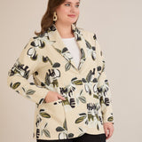 Ανοιξιάτικο σακάκι με φρέσκο μοτίβο με φύλλα σε μπεζ χρώμα σε μεγάλα μεγέθη