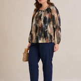 Πολύχρωμη μπλούζα σε άνετη γραμμή από μουσελίνα με Μόκα απόχρωση σε μεγάλα μεγέθη