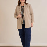 Σπορ-κομψό μπλεϊζερ χωρίς κούμπωμα σε Μπεζ χρώμα σε μεγάλα μεγέθη 