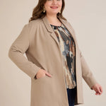 Σπορ-κομψό μπλεϊζερ χωρίς κούμπωμα σε Μπεζ χρώμα σε μεγάλα μεγέθη 