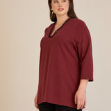 Μπλούζα με V-ντεκολτέ και ασημί τρέσα σε Μπορντό χρώμα σε μεγάλα μεγέθη 