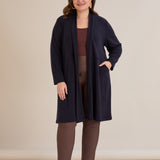 Μακριά ζακέτα τύπου κάπα σε Μπλε σκούρο χρώμα σε μεγάλα μεγέθη