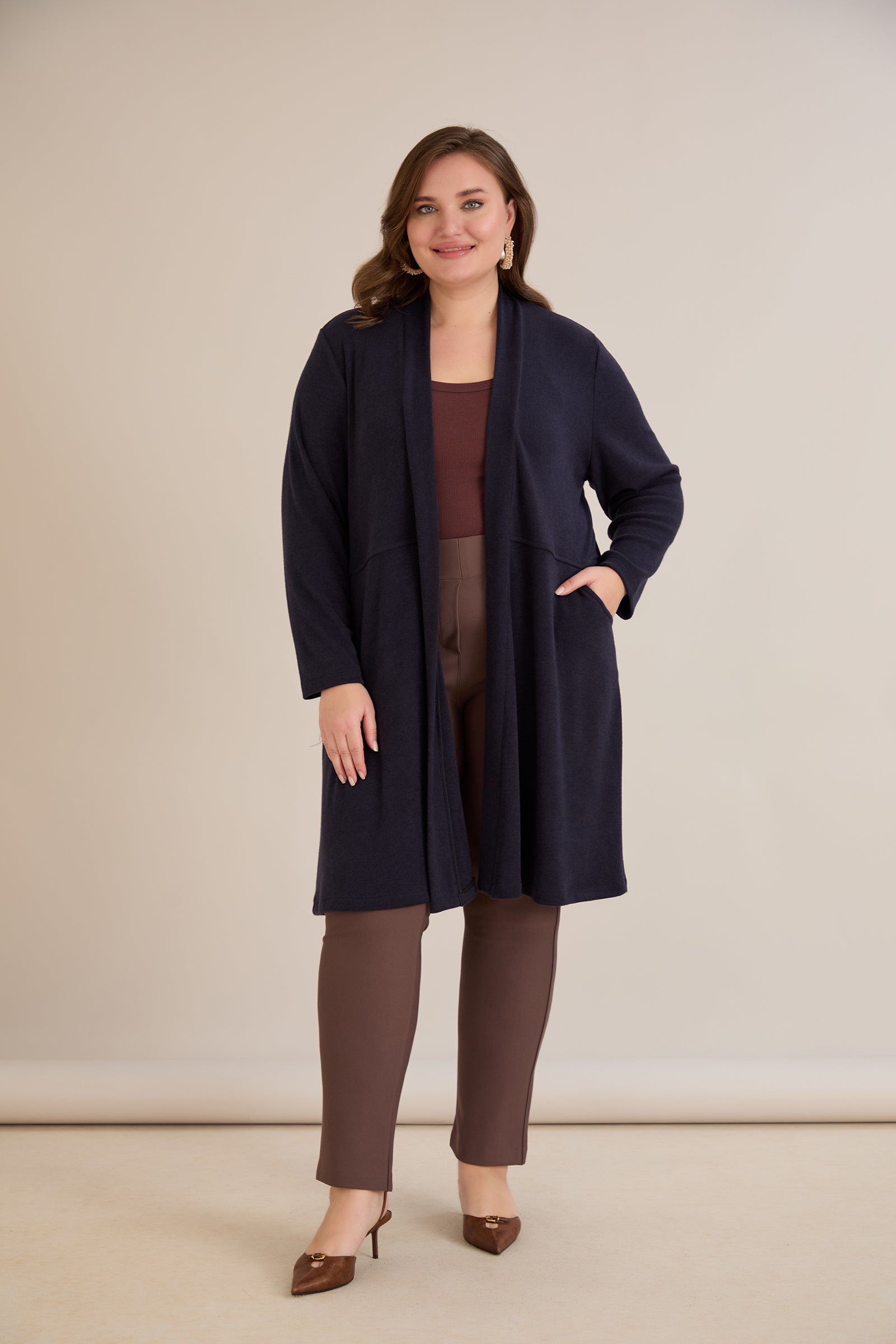 Μακριά ζακέτα τύπου κάπα σε Μπλε σκούρο χρώμα σε μεγάλα μεγέθη