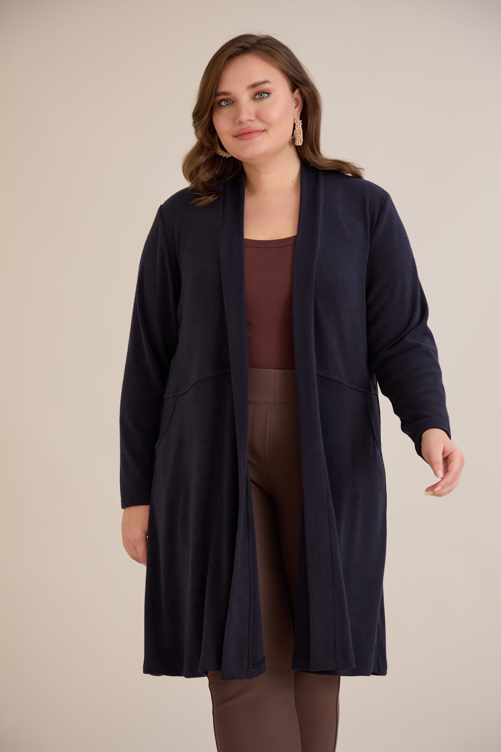 Μακριά ζακέτα τύπου κάπα σε Μπλε σκούρο χρώμα σε μεγάλα μεγέθη