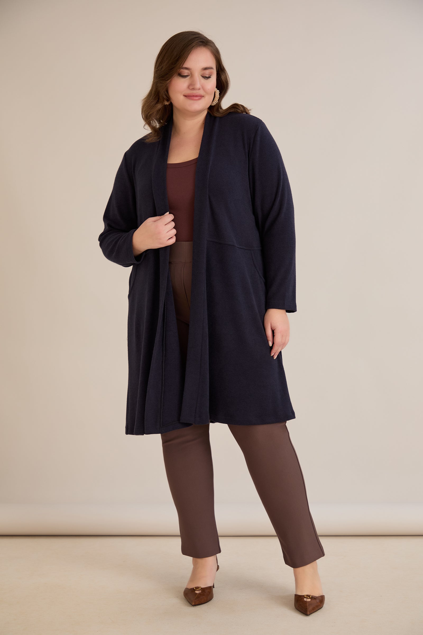 Μακριά ζακέτα τύπου κάπα σε Μπλε σκούρο χρώμα σε μεγάλα μεγέθη