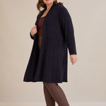 Μακριά ζακέτα τύπου κάπα σε Μπλε σκούρο χρώμα σε μεγάλα μεγέθη