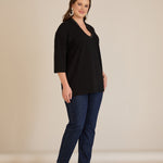 Μπλούζα με V-ντεκολτέ και ασημί τρέσα σε Μαύρο χρώμα σε μεγάλα μεγέθη 