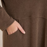 Μακριά ζακέτα τύπου κάπα σε Καπουτσίνο χρώμα σε μεγάλα μεγέθη