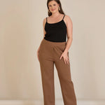 Παντελόνι με ελαστική μέση και ίσια γραμμή σε χρώμα μόκα σε μεγάλα μεγέθη