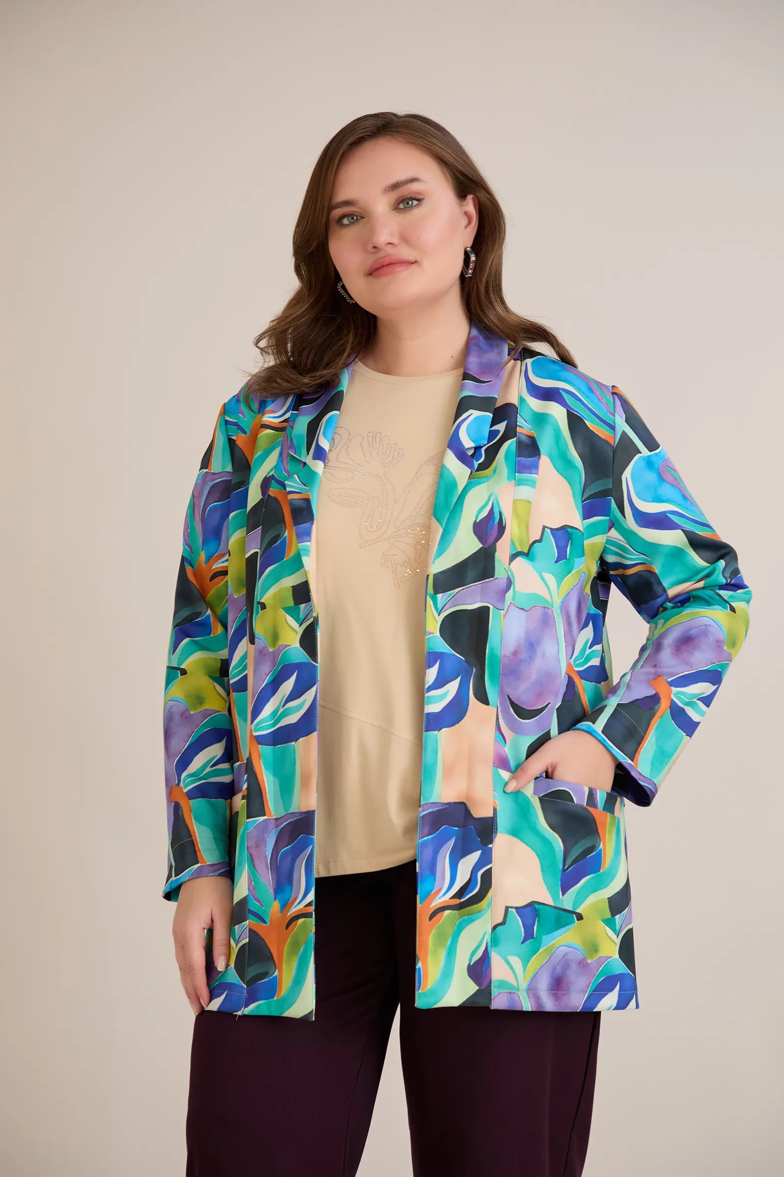 Σπορ-κομψό μπλεϊζερ χωρίς κούμπωμα σε Πολύχρωμο χρώμα σε μεγάλα μεγέθη 