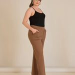 Παντελόνι με ελαστική μέση και ίσια γραμμή σε χρώμα μόκα σε μεγάλα μεγέθη