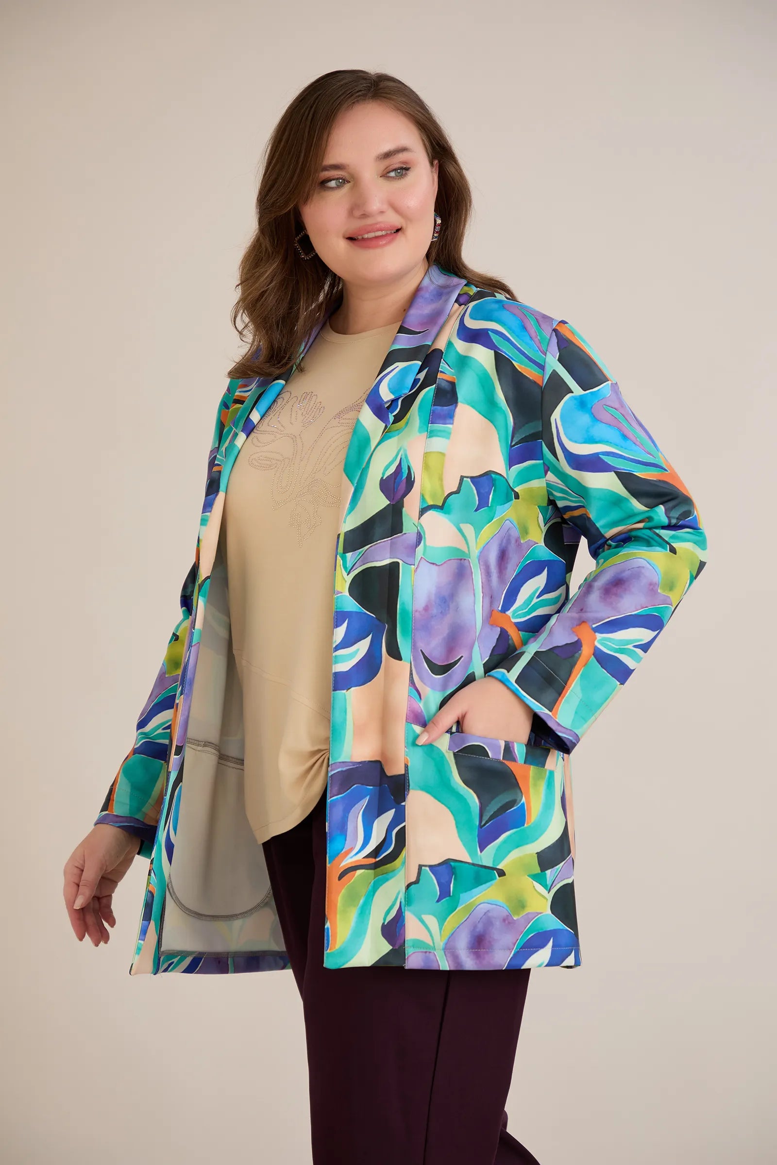 Σπορ-κομψό μπλεϊζερ χωρίς κούμπωμα σε Πολύχρωμο χρώμα σε μεγάλα μεγέθη 