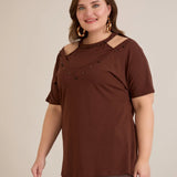 Βαμβακερή μπλούζα με εντυπωσιακό ντεκολτέ με πέρλες σε Σοκολατί χρώμα σε μεγάλα μεγέθη