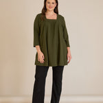 Βαμβακερή τουνίκ με σούρα και τετράγωνο ντεκολτέ σε Χακί χρώμα σε μεγάλα μεγέθη 
