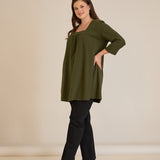 Βαμβακερή τουνίκ με σούρα και τετράγωνο ντεκολτέ σε Χακί χρώμα σε μεγάλα μεγέθη 