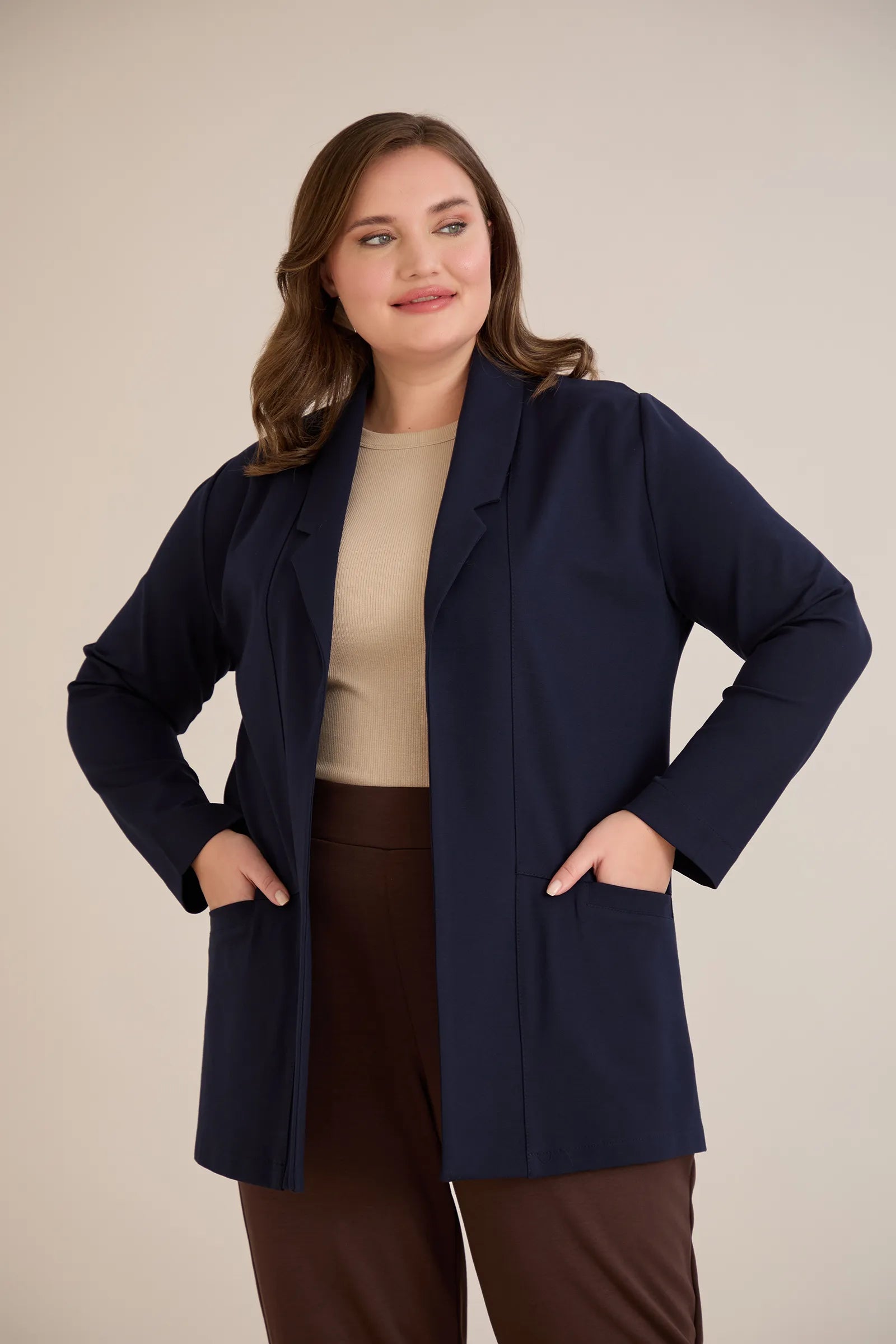 Σπορ-κομψό μπλεϊζερ χωρίς κούμπωμα σε Σκούρο μπλε χρώμα σε μεγάλα μεγέθη 