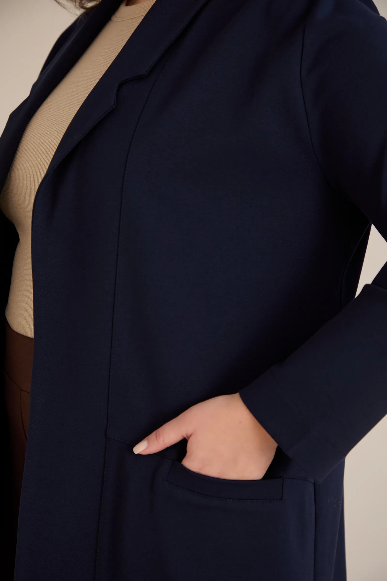 Σπορ-κομψό μπλεϊζερ χωρίς κούμπωμα σε Σκούρο μπλε χρώμα σε μεγάλα μεγέθη 