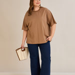 Βαμβακερή μπλούζα oversize 10355 σε χρώμα  Καπουτσίνο σε μεγάλα μεγέθη 