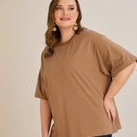 Βαμβακερή μπλούζα oversize 10355 σε χρώμα  Καπουτσίνο σε μεγάλα μεγέθη 
