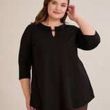 Βαμβακερή τουνίκ με εντυπωσιακό ντεκολτέ με ασημί λεπτομέρεια σε μαύρο χρώμα σε μεγάλα μεγέθη