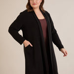 Μακριά ζακέτα τύπου κάπα σε μαύρο χρώμα σε μεγάλα μεγέθη