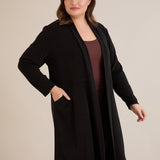 Μακριά ζακέτα τύπου κάπα σε μαύρο χρώμα σε μεγάλα μεγέθη