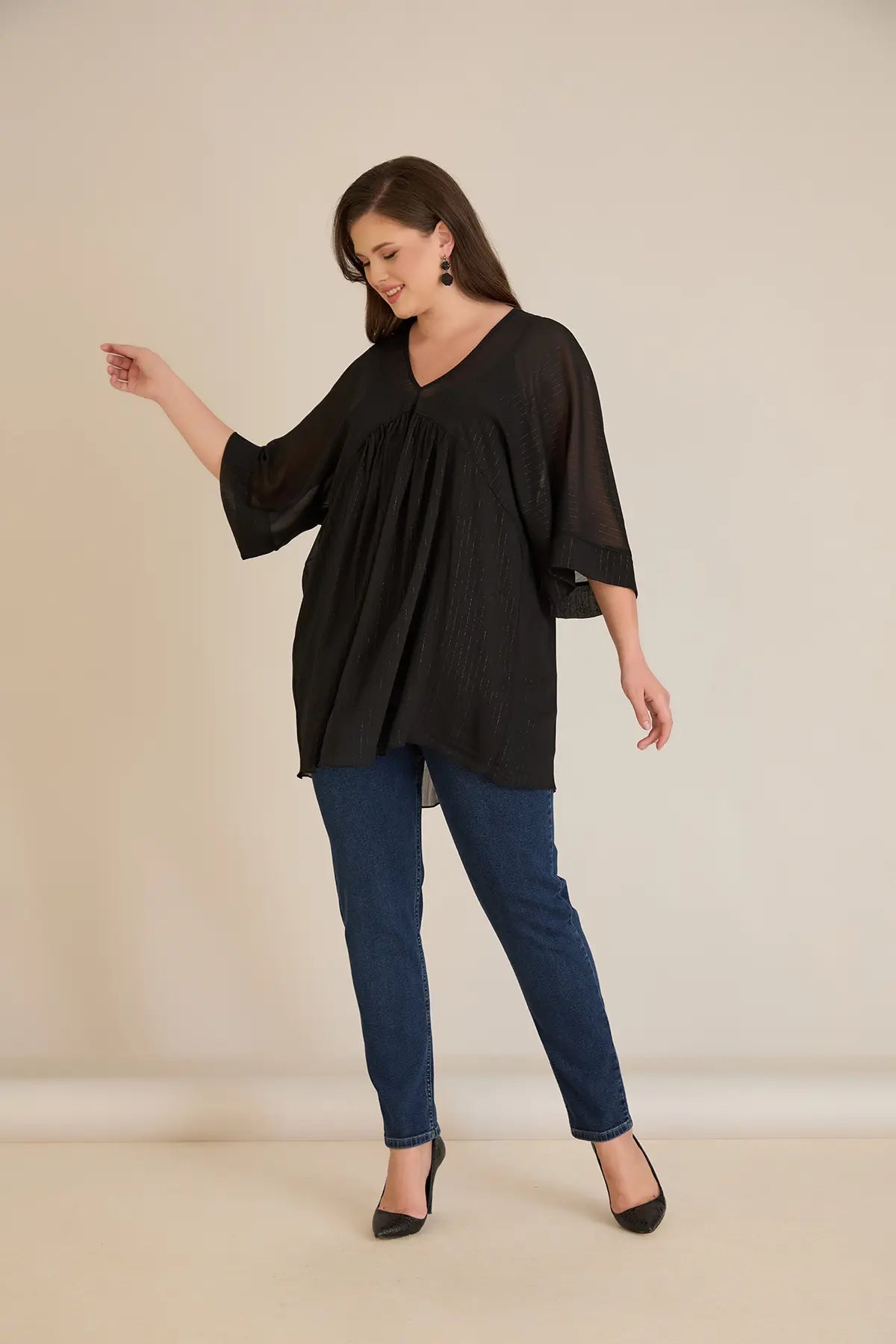 Σετ τουνίκ από μουσελίνα πολυτελείας και ελαστικό Τοπ σε μαύρο χρώμα σε μεγάλα μεγέθη