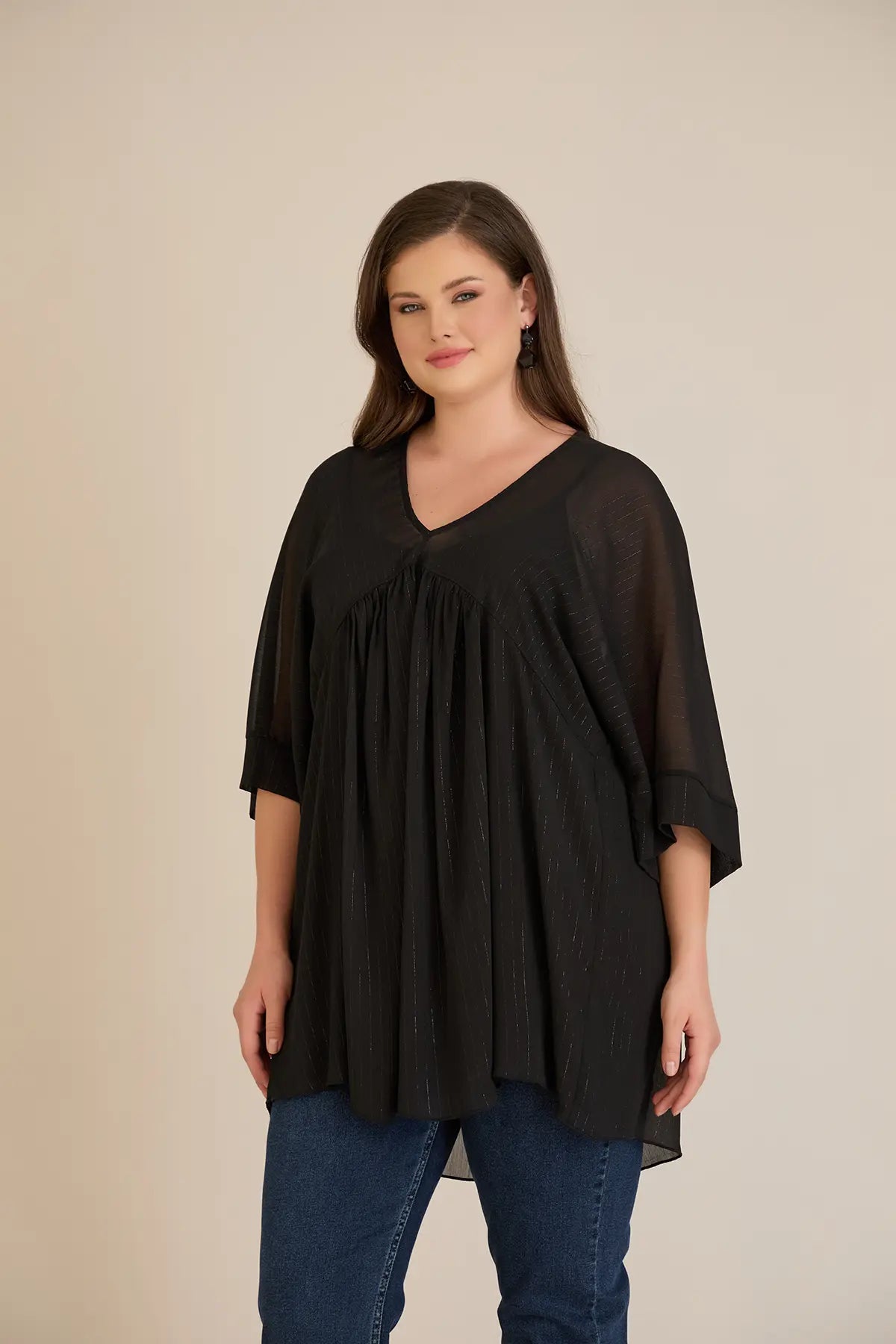 Σετ τουνίκ από μουσελίνα πολυτελείας και ελαστικό Τοπ σε μαύρο χρώμα σε μεγάλα μεγέθη