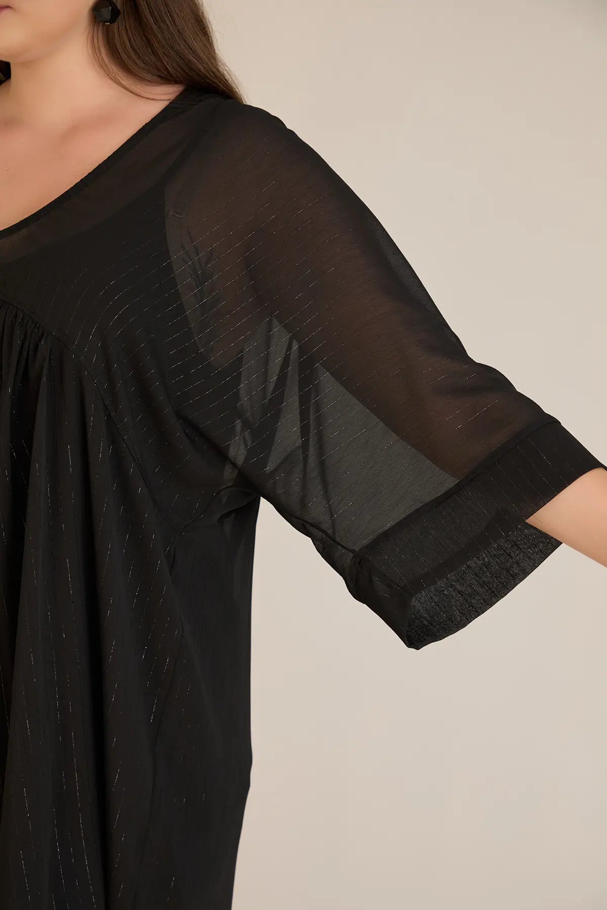 Σετ τουνίκ από μουσελίνα πολυτελείας και ελαστικό Τοπ σε μαύρο χρώμα σε μεγάλα μεγέθη