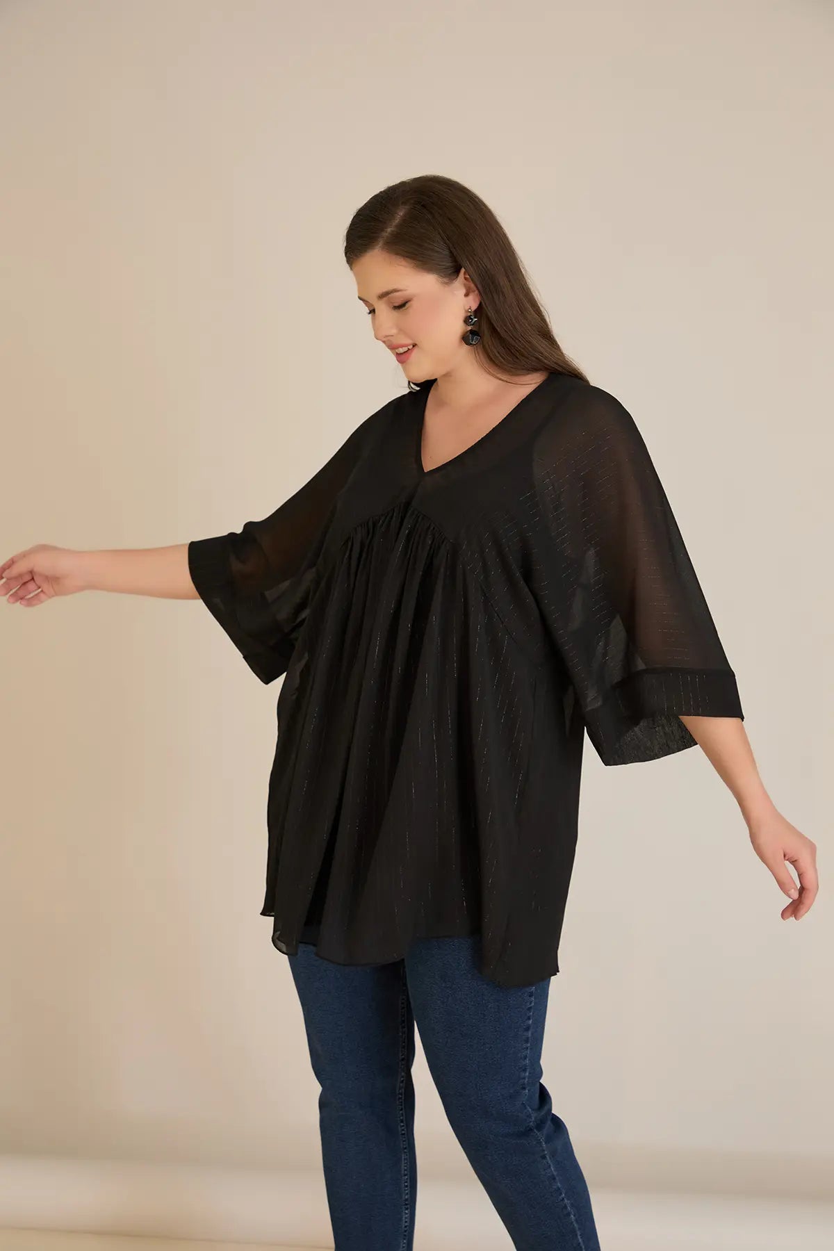 Σετ τουνίκ από μουσελίνα πολυτελείας και ελαστικό Τοπ σε μαύρο χρώμα σε μεγάλα μεγέθη