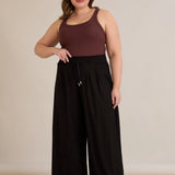 Καθημερινό παντελόνι τύπου παντελονόφουστα σε μαύρο χρώμα σε μεγάλα μεγέθη