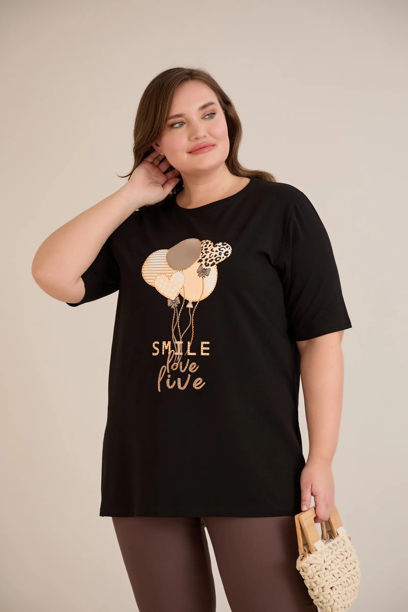 Βαμβακερό μπλουζάκι Smile με έγχρωμη στάμπα σε μεγάλα μεγέθη