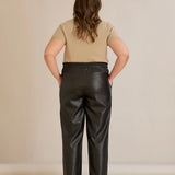 Παντελόνι ίσιο μοντέλο από δερματίνη  – Μαύρο