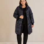 Μπουφάν καπιτονέ με κουκούλα σε σκούρο μπλε χρώμα σε μεγάλα μεγέθη