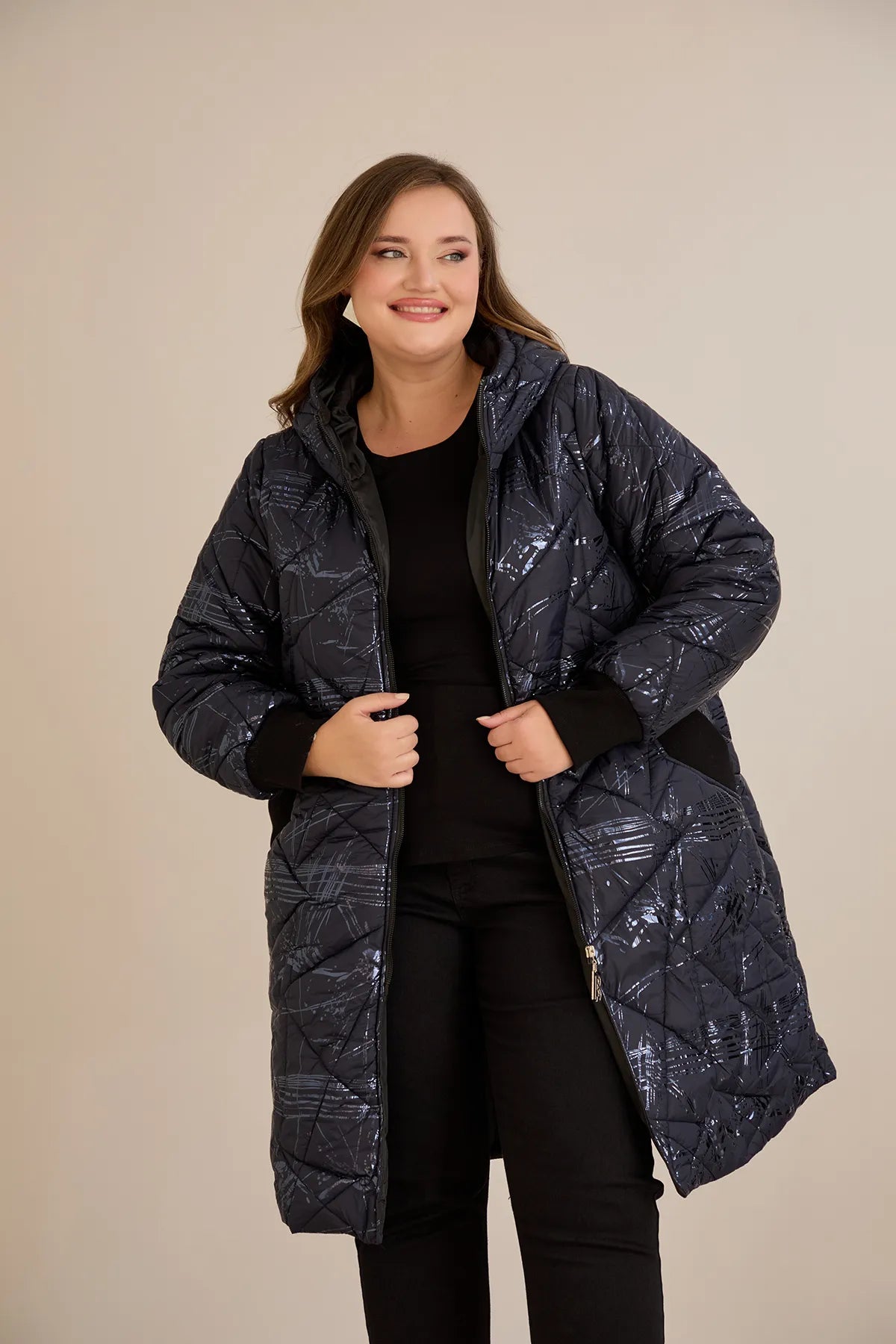 Μπουφάν καπιτονέ με κουκούλα σε σκούρο μπλε χρώμα σε μεγάλα μεγέθη