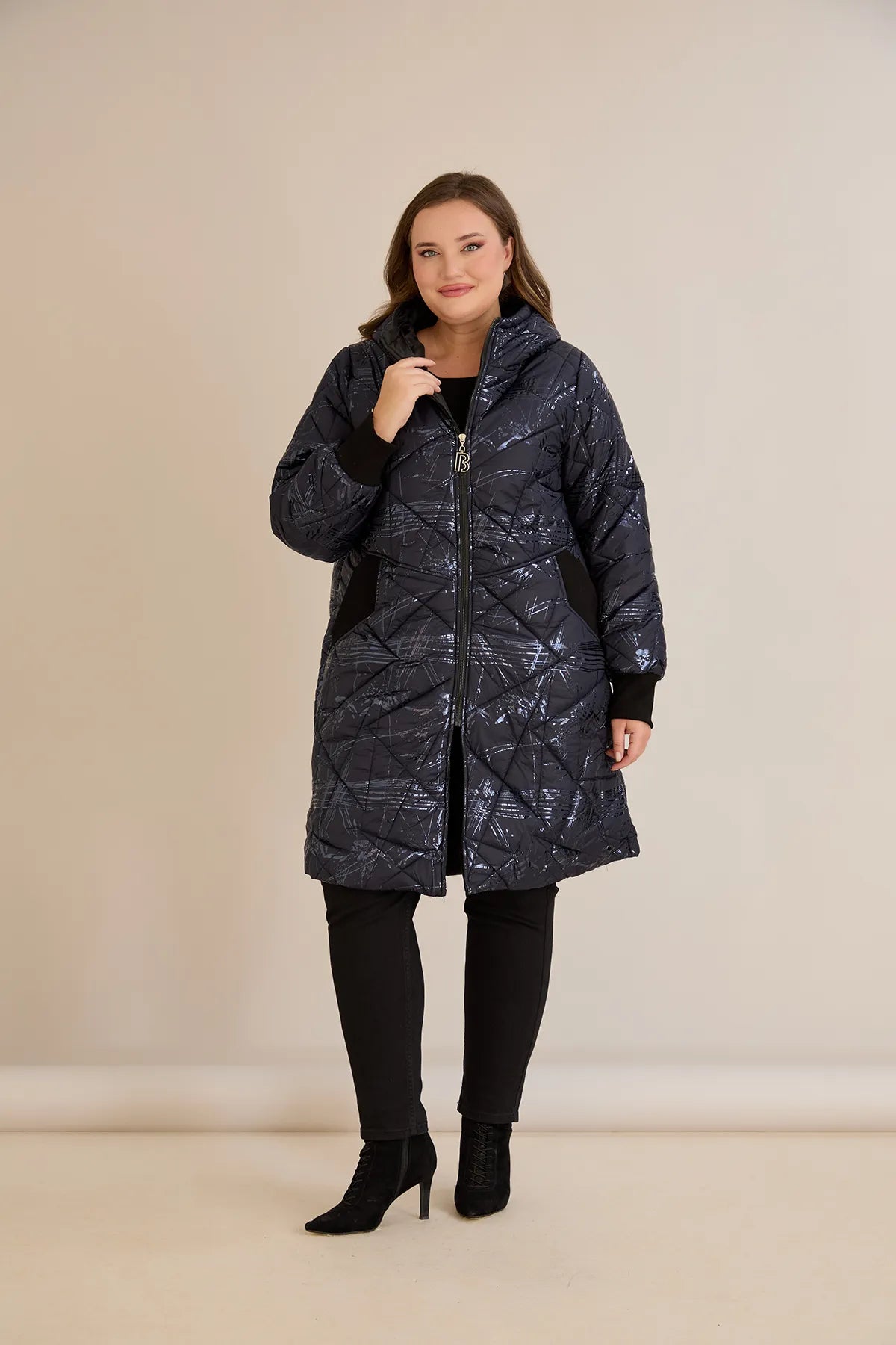 Μπουφάν καπιτονέ με κουκούλα σε σκούρο μπλε χρώμα σε μεγάλα μεγέθη