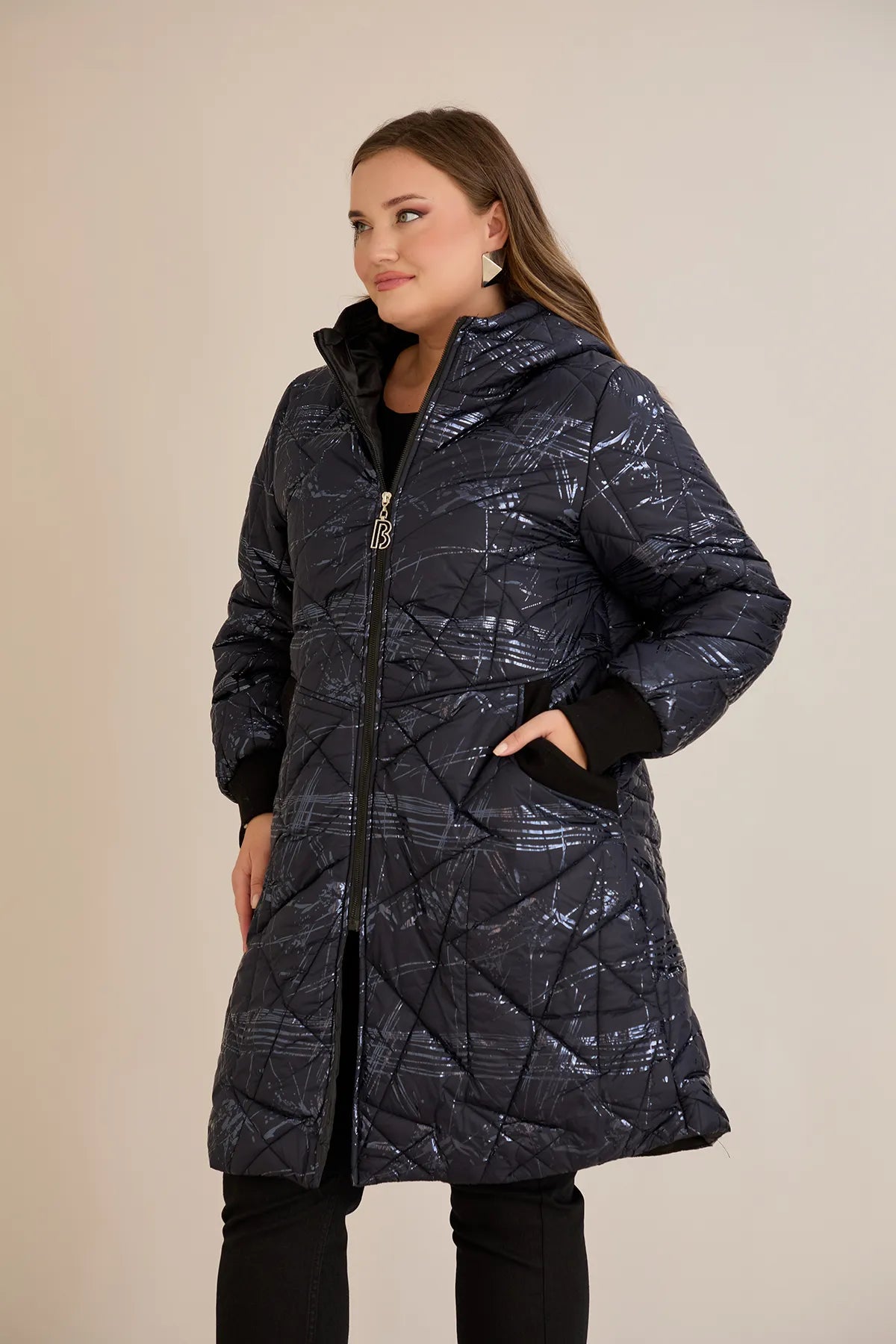 Μπουφάν καπιτονέ με κουκούλα σε σκούρο μπλε χρώμα σε μεγάλα μεγέθη