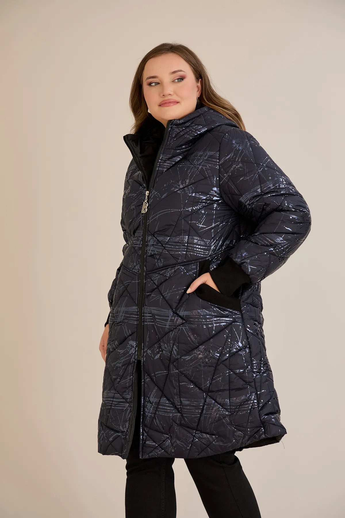 Μπουφάν καπιτονέ με κουκούλα σε σκούρο μπλε χρώμα σε μεγάλα μεγέθη