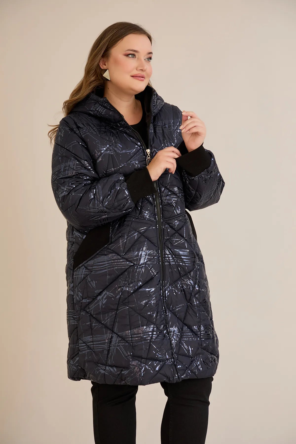 Μπουφάν καπιτονέ με κουκούλα σε σκούρο μπλε χρώμα σε μεγάλα μεγέθη