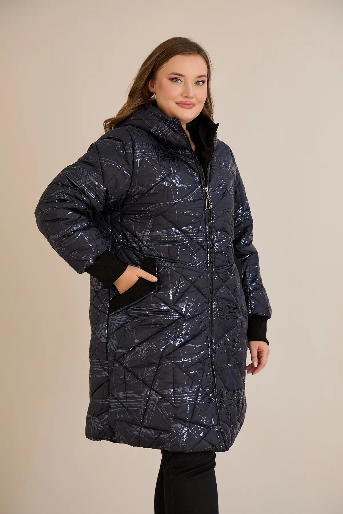 Μπουφάν καπιτονέ με κουκούλα σε σκούρο μπλε χρώμα σε μεγάλα μεγέθη