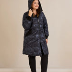 Μπουφάν καπιτονέ με κουκούλα σε σκούρο μπλε χρώμα σε μεγάλα μεγέθη