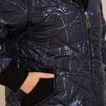 Μπουφάν καπιτονέ με κουκούλα σε σκούρο μπλε χρώμα σε μεγάλα μεγέθη