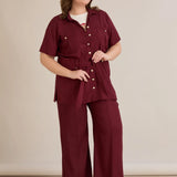 Κομψό σετ δύο τεμαχίων από λινό και βισκόζη σε χρώμα σκούρο κεράσι σε μεγάλα μεγέθη