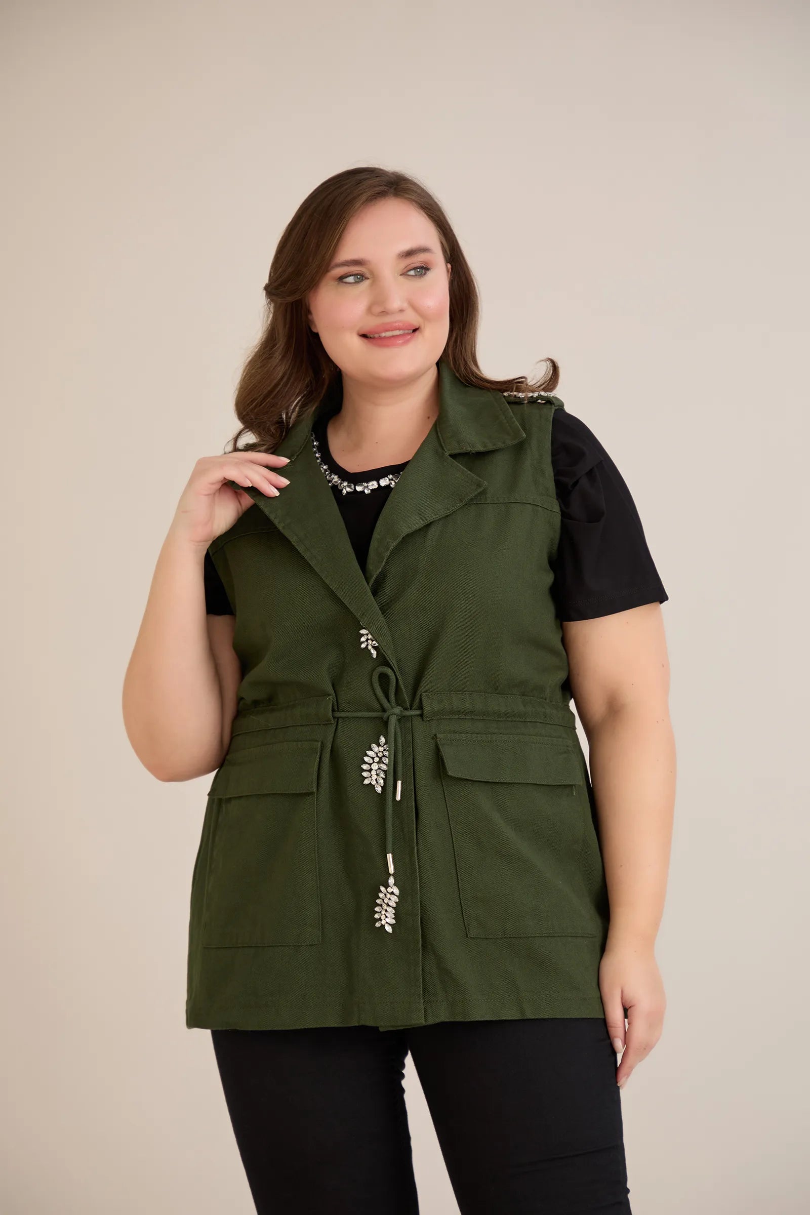 Τζιν γιλέκο με στρας σε Λαδί χρώμα σε μεγάλα μεγέθη