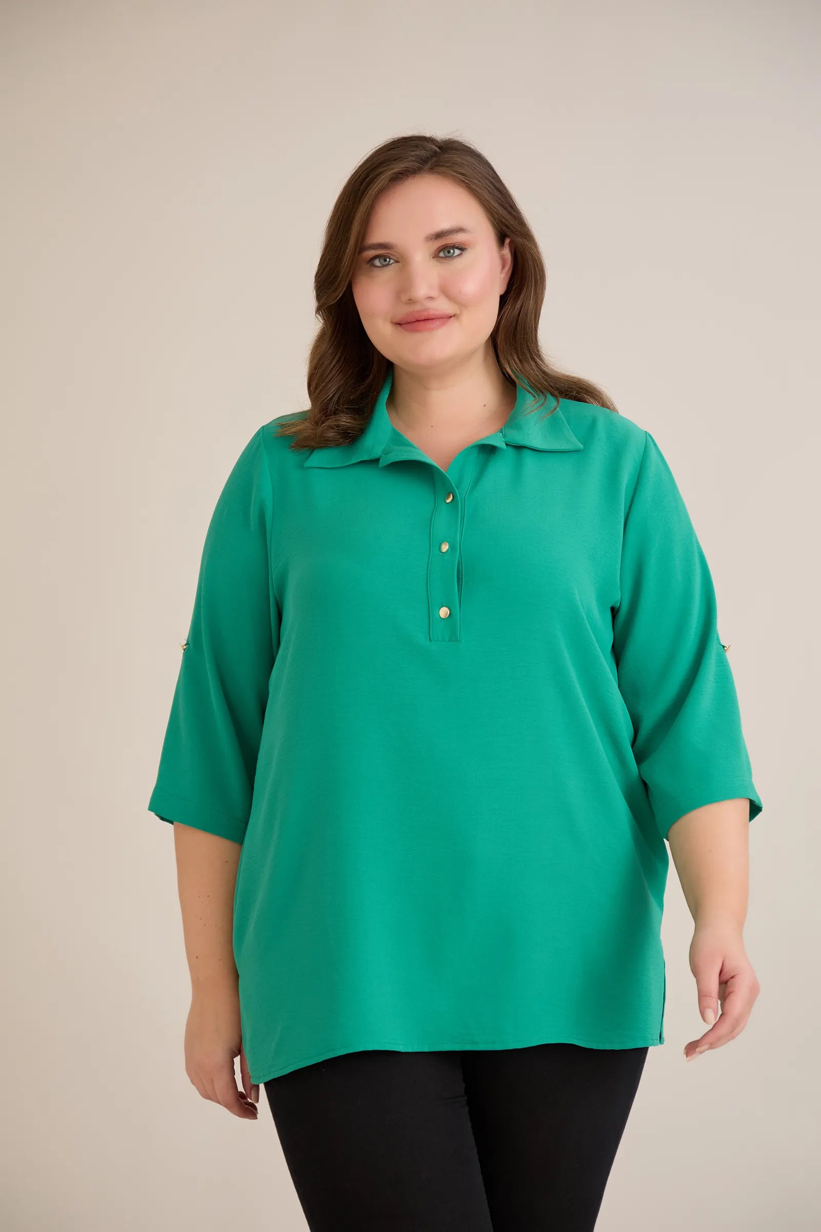 Πουκάμισο με 3/4 μανίκια και κουμπιά σε πράσινο χρώμα σε μεγάλα μεγέθη 