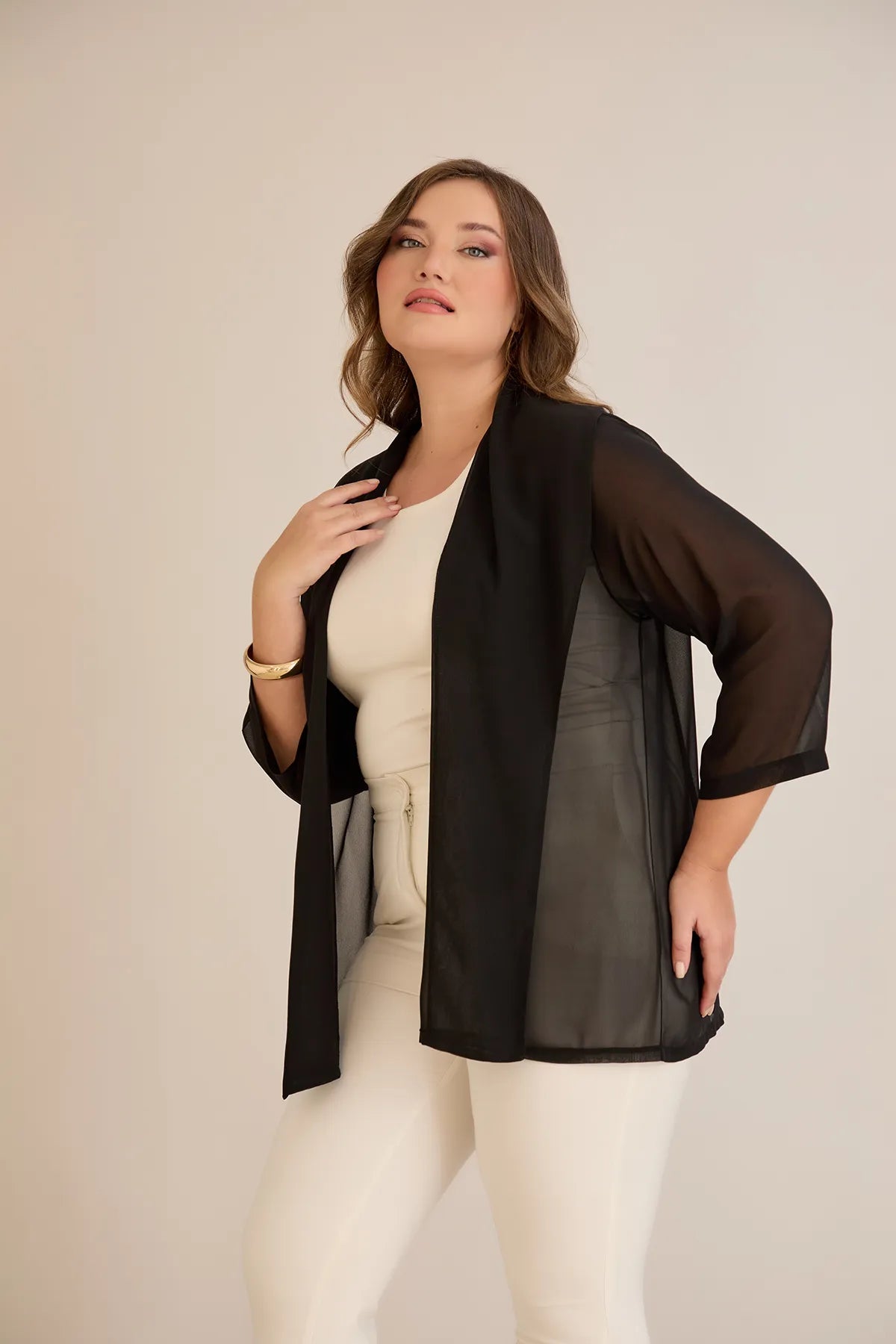 Γιορτινή κάπα από μουσελίνα σε Μαύρο χρώμα σε μεγάλα μεγέθη