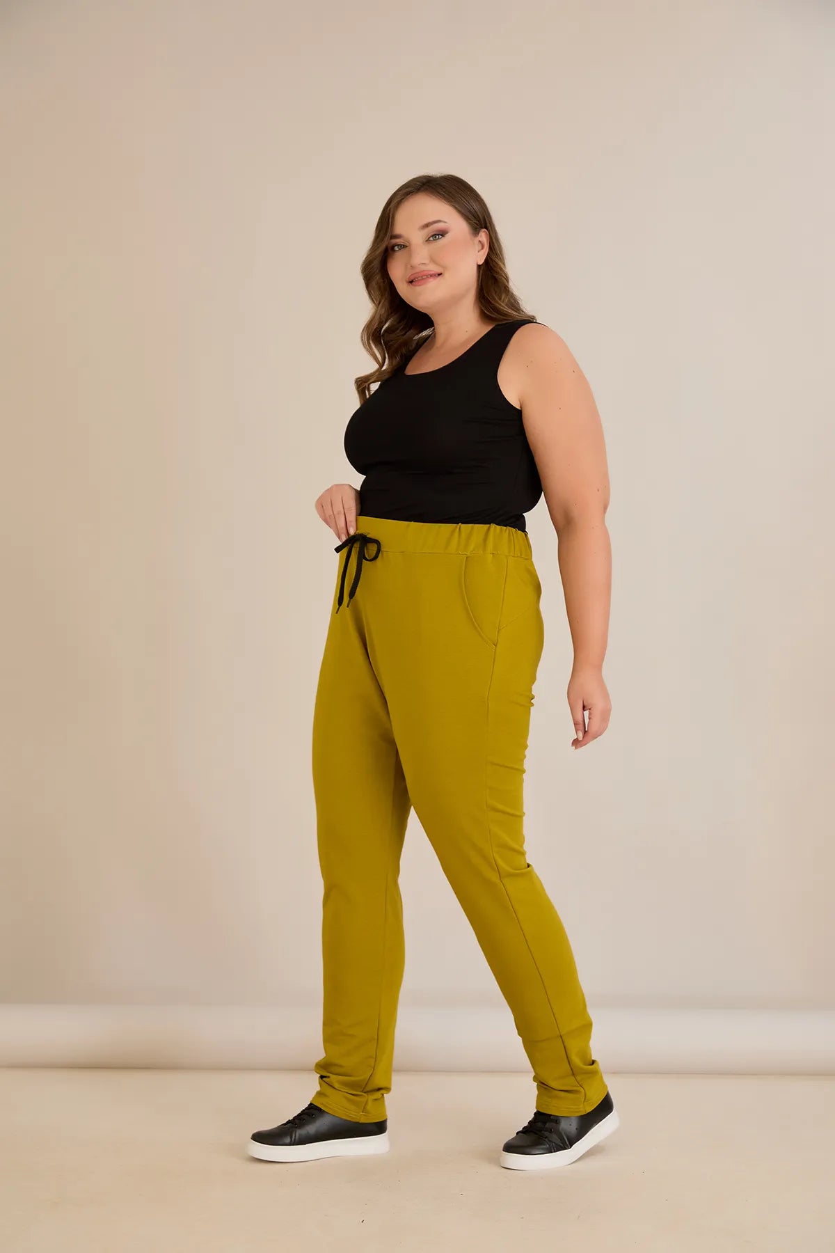 Γυναικεία αθλητική φόρμα παντελόνι "Daily" σε μεγάλα μεγέθη - Μουσταρδί