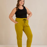 Γυναικεία αθλητική φόρμα παντελόνι "Daily" σε μεγάλα μεγέθη - Μουσταρδί